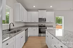 6734 Fairford Dr, Charlotte, NC 28215 - Photo 8