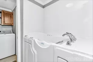 405 Deerfield Ct, Hendersonville, NC 28792 - Photo 28