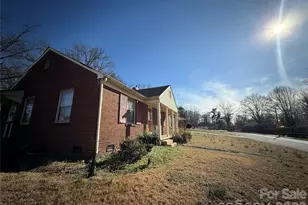 2924 Burbank Dr, Charlotte, NC 28216 - Photo 2