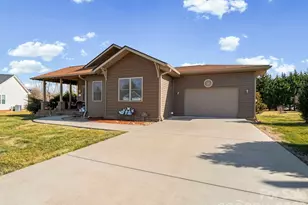 38 Winged Elm Ct, Hendersonville, NC 28739 - Photo 2