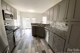 7508 Free Ct, Charlotte, NC 28216 - Photo 2