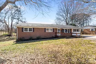 2629 Fairgreen Dr, Gastonia, NC 28056 - Photo 2