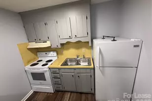 435 3rd Ave Dr SE, Hickory, NC 28602 - Photo 4