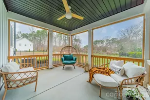 11216 Wooded Saddle Rd, Charlotte, NC 28216 - Photo 32