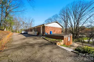 1075 7th Ave NW, Hickory, NC 28601 - Photo 6