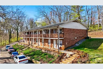 1075 7th Avenue NW, Hickory, NC 28601 - Photo 1