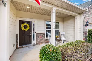 10830 Saltmarsh Ln, Charlotte, NC 28278 - Photo 2