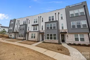 4332 Honeywalk Ln, Charlotte, NC 28278 - Photo 2