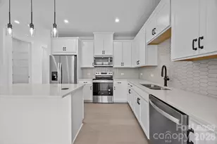 4332 Honeywalk Ln, Charlotte, NC 28278 - Photo 8