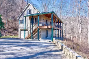 1463 Apple Creek Rd, Waynesville, NC 28786 - Photo 2