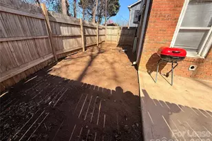 421 Honeywood Ave, Charlotte, NC 28216 - Photo 10