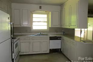225 Davis Rd, Crumpler, NC 28617 - Photo 10