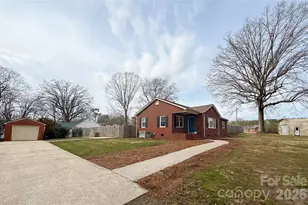 1008 Edgewood Rd, Bessemer City, NC 28016 - Photo 2