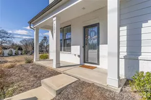 4202 Alexander Vw Dr, Charlotte, NC 28226 - Photo 2