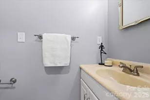 6713 Somersworth Dr, Charlotte, NC 28215 - Photo 18