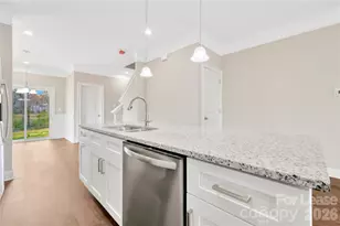 452 Dawn Cir, Charlotte, NC 28213 - Photo 10