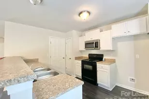 320 Peachtree Rd, Charlotte, NC 28216 - Photo 2