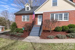 216 31st Ave NW, Hickory, NC 28601 - Photo 2