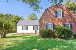 3909 Woodbriar Trail, Charlotte, NC 28205 - Photo 2