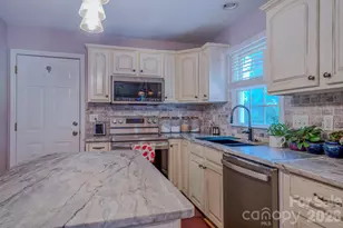 303 Theron Ct, Candler, NC 28715 - Photo 8