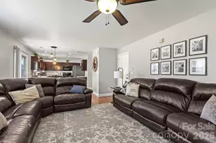 2802 Buckleigh Dr, Charlotte, NC 28215 - Photo 8