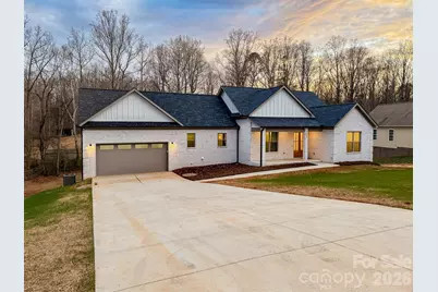 1322 Kensington Circle, Newton, NC 28658 - Photo 2