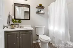 8729 Fox Chase Ln, Charlotte, NC 28269 - Photo 16