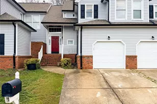 8729 Fox Chase Ln, Charlotte, NC 28269 - Photo 2