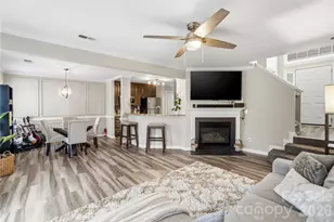 8729 Fox Chase Ln, Charlotte, NC 28269 - Photo 6