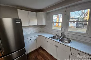 515 26th St SW, Hickory, NC 28602 - Photo 2