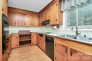 3801 Castlerock Dr, Charlotte, NC 28215 - Photo 8