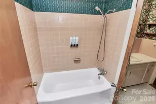 3801 Castlerock Dr, Charlotte, NC 28215 - Photo 14