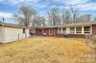 3801 Castlerock Dr, Charlotte, NC 28215 - Photo 6