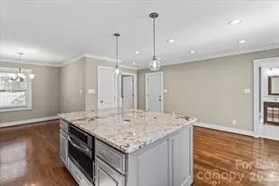 492 14th Ave Ave NE, Hickory, NC 28601 - Photo 4