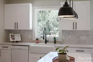 338 Hawthorne Dr, Brevard, NC 28712 - Photo 10