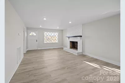 511 E Trade Street, Dallas, NC 28034 - Photo 6