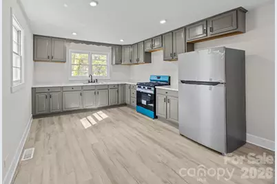 511 E Trade Street, Dallas, NC 28034 - Photo 8