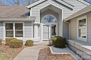 100 Meadowind Ct, Waynesville, NC 28786 - Photo 4