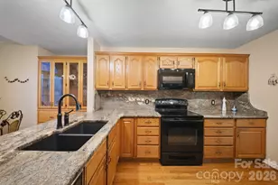 5 Governors Dr, Hendersonville, NC 28791 - Photo 14