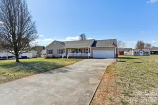 113 Rock Island Dr, Statesville, NC 28625 - Photo 2