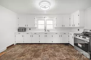 618 Live Oak St, Shelby, NC 28150 - Photo 8