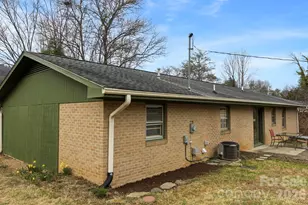 203 Moody St, Hendersonville, NC 28739 - Photo 32