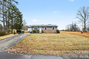 300 Lakewood Dr, Gastonia, NC 28056 - Photo 4