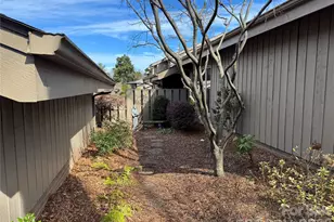 4913 Torrey Pines Ct, Charlotte, NC 28226 - Photo 4