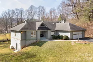 132 Broadmoor Dr, Flat Rock, NC 28731 - Photo 2