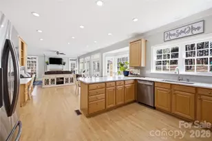 4425 Glen Oaks Dr, Matthews, NC 28104 - Photo 14