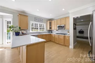 4425 Glen Oaks Dr, Matthews, NC 28104 - Photo 4