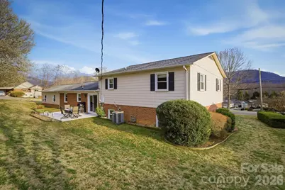 1405 Lower Creek Drive NE, Lenoir, NC 28645 - Photo 4