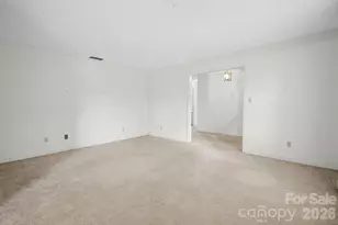 8122 Knollwood Cir, Charlotte, NC 28213 - Photo 6