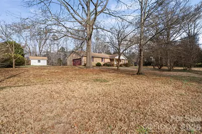 8122 Knollwood Circle, Charlotte, NC 28213 - Photo 32